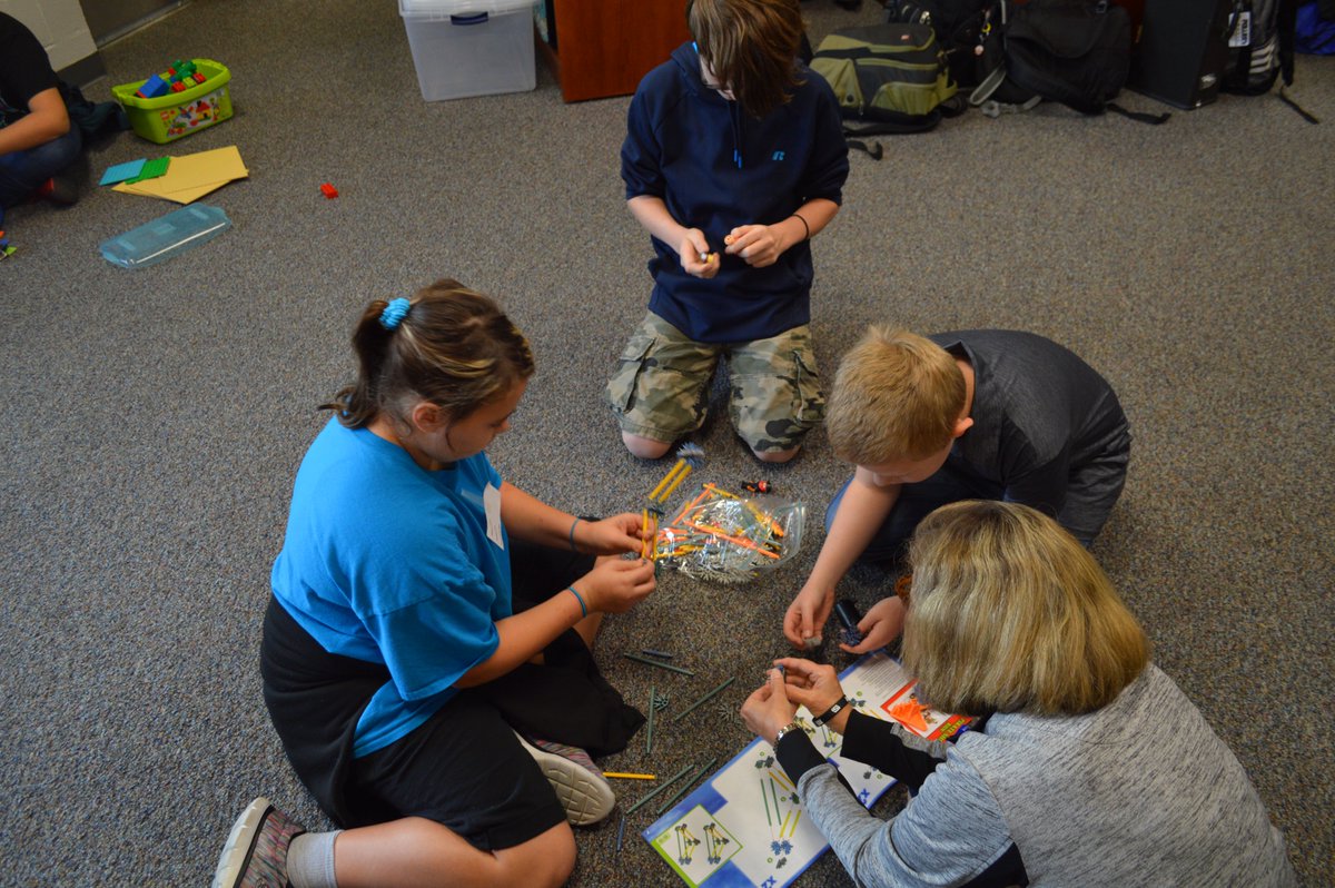 library4hcms's tweet photo. Club day in the library! @HuntersCreekMS  @HCMSPanther #buildingclub #pinterestcrafts https://t.co/ADEhfIX7g8