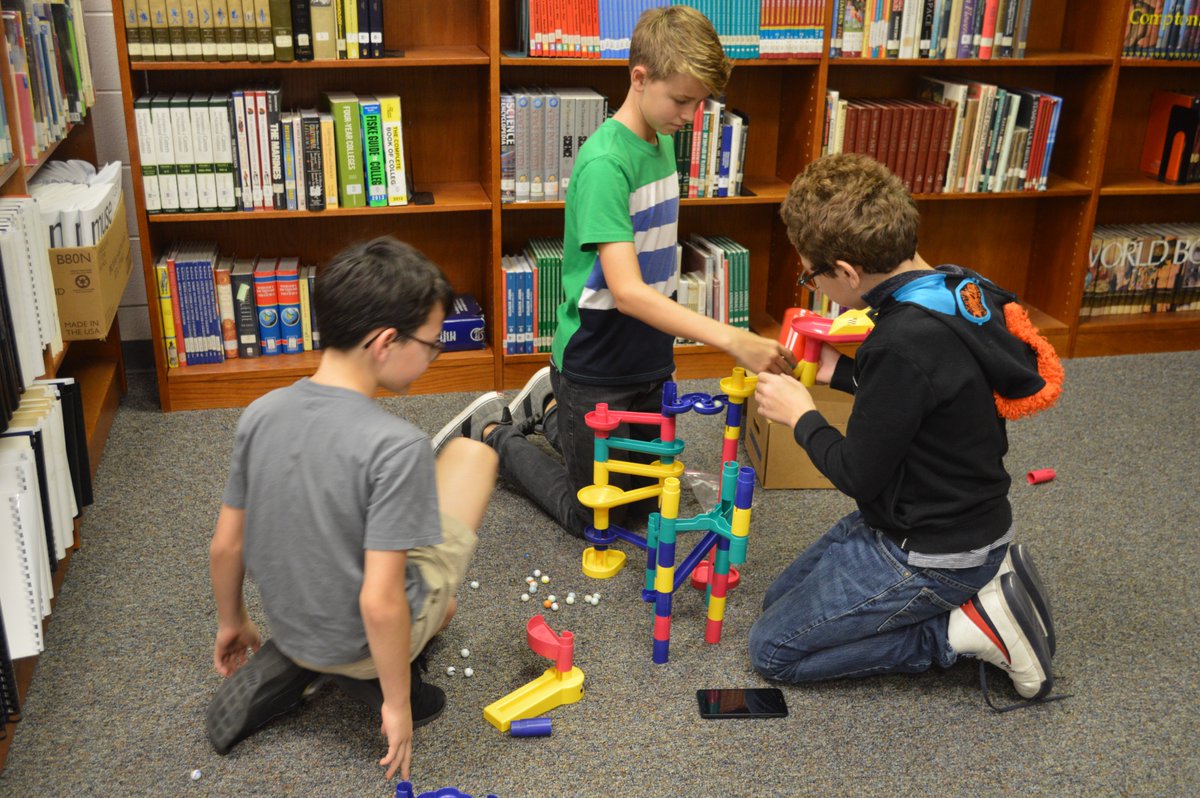 library4hcms's tweet photo. Club day in the library! @HuntersCreekMS  @HCMSPanther #buildingclub #pinterestcrafts https://t.co/ADEhfIX7g8