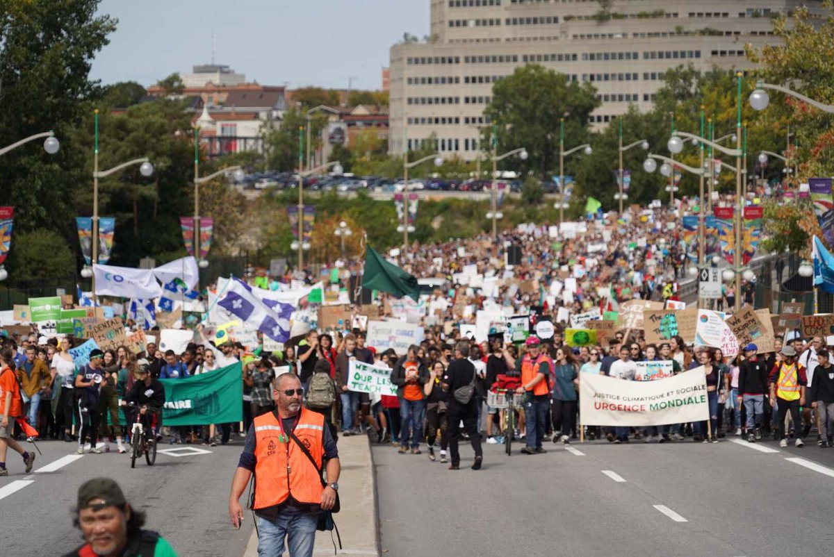 CJOttawa's tweet photo. This is only part of the march from #Gatineau converging with feeder marches in #Ottawa at Parliament Hill!

#ClimatGo #OurTime2019 #ClimateStrike 

📷: @NhattanNguyen https://t.co/1KJIlUFJkv