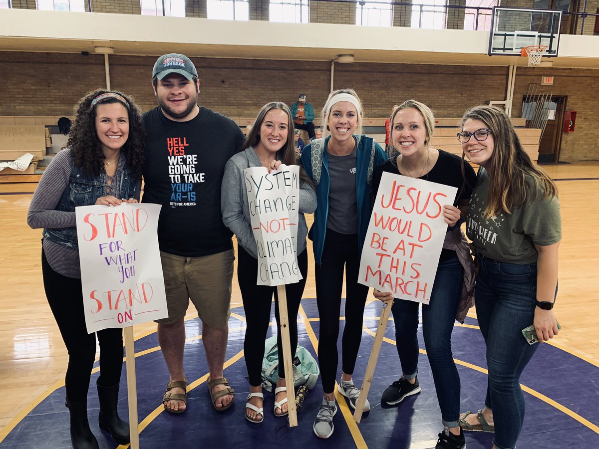 We DU care about climate justice!! Thank you @LorasLEAF & all involved in the climate strike today- together we CAN save the planet 🌎 #MakeEveryDayEarthDay