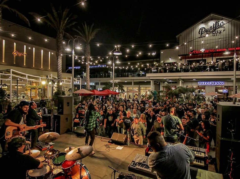 ARISEROOTS's tweet photo. Thank you everyone who came out last night! Next up, @Reggaeonroute66 we play at 2:45 PM on Saturday!
#Repost @socalreggaeshow
・・・
@ariseroots at @pacific_city today was awesome.
Thanks @kroq
#socalreggaeshows #kroq #ariseroots #reggae #orangecounty #wearereggae https://t.co/hczQZxqZja