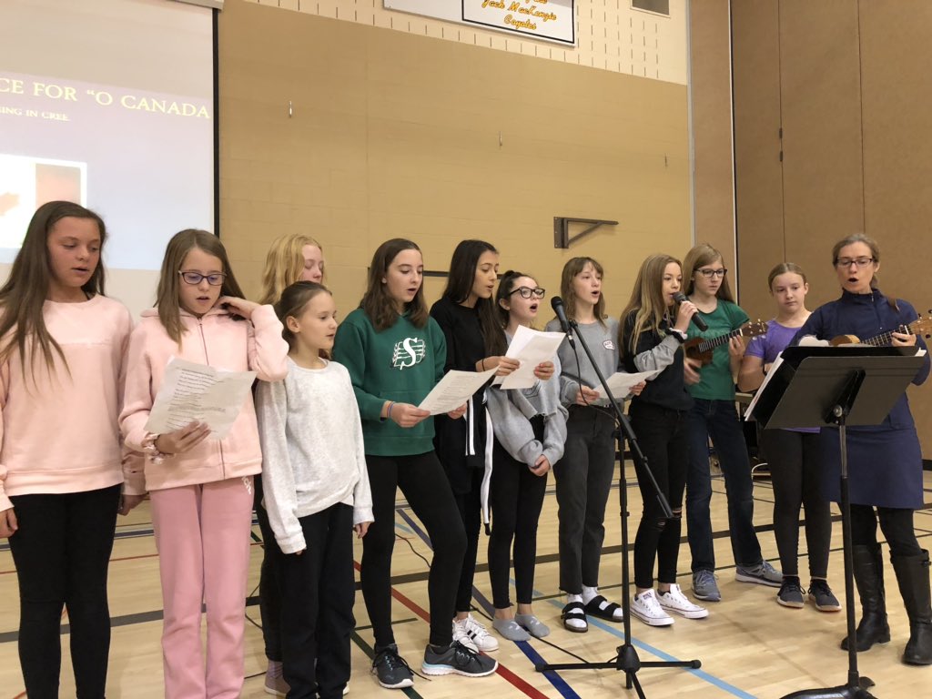 JackMacKenzie_S's tweet photo. Today’s celebration assembly! #effortandkindness awards, science experiment by 7/8 B for our ‘what’s in the bucket’, grade 1/2 perform ‘The Duck Song’, and O Canada in Cree. @RegPublicSchool #greatandgettinggreater https://t.co/2xZtp3qJUi