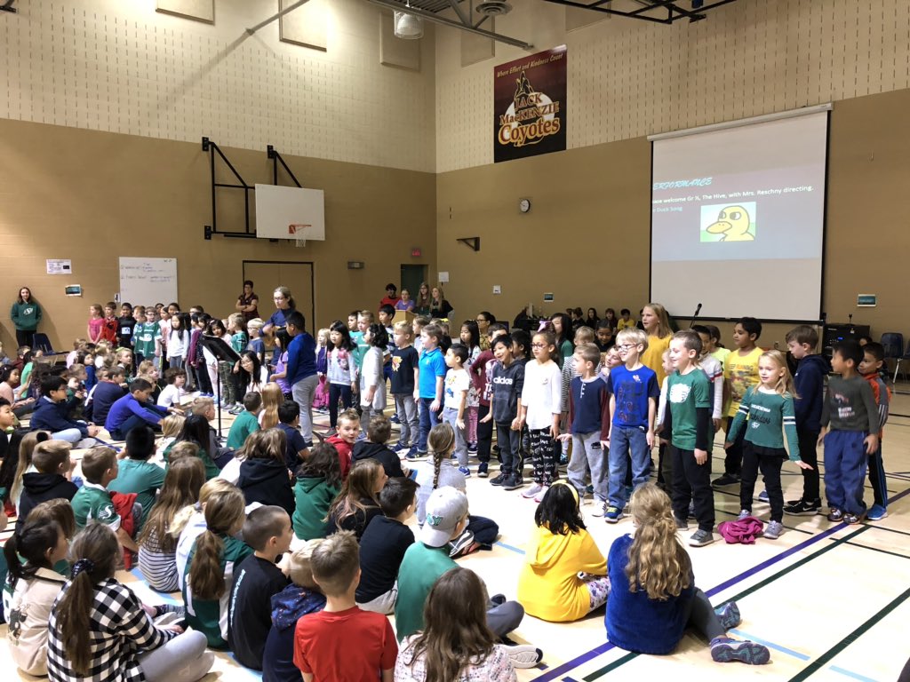 JackMacKenzie_S's tweet photo. Today’s celebration assembly! #effortandkindness awards, science experiment by 7/8 B for our ‘what’s in the bucket’, grade 1/2 perform ‘The Duck Song’, and O Canada in Cree. @RegPublicSchool #greatandgettinggreater https://t.co/2xZtp3qJUi