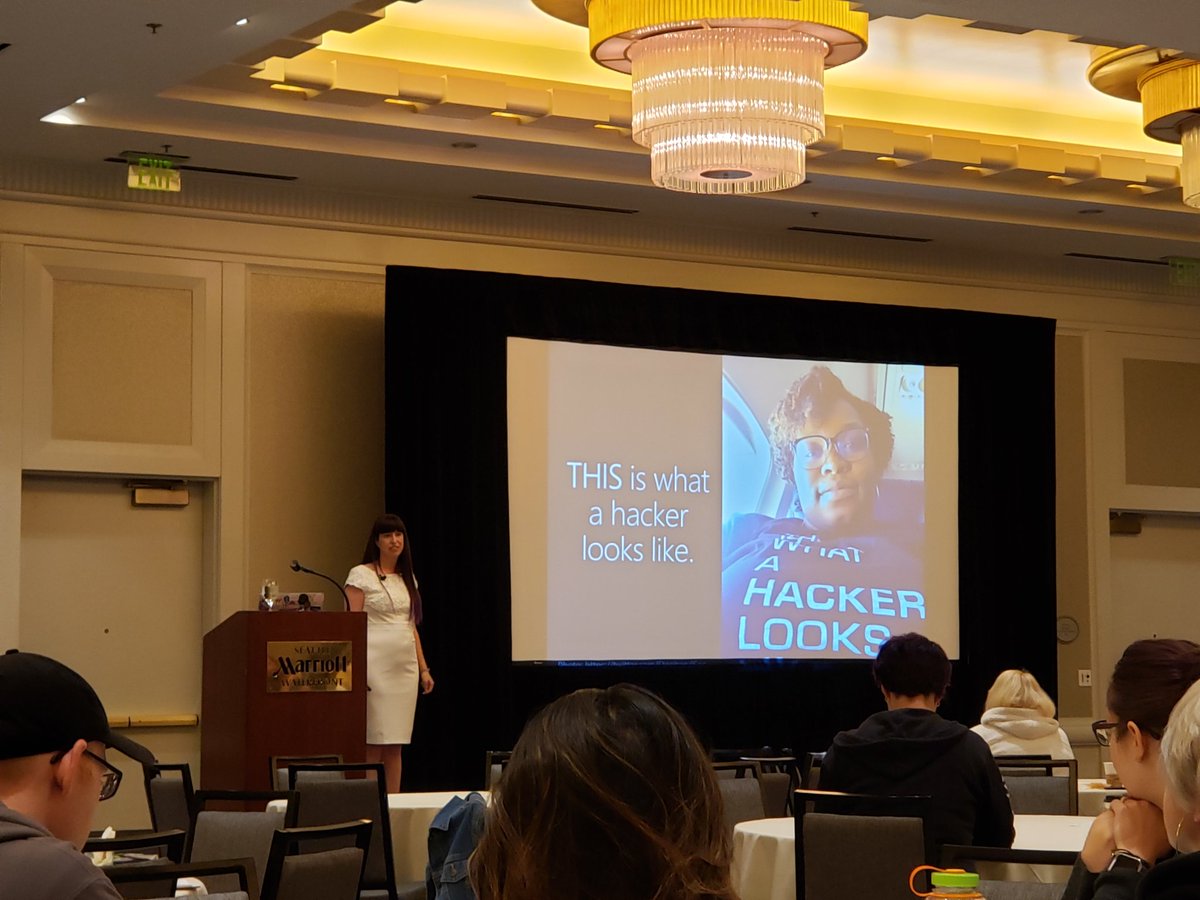 InfoSecQueen's tweet image. Hi @StephandSec lol #DefendCon2019