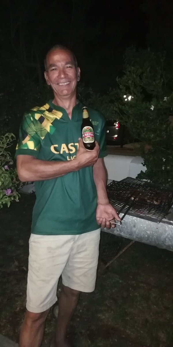 JosiasE24's tweet photo. @CastleLagerSA @Springboks #BokFriday #OneNationOneBeer #OneHeartbeat #NAMVsRSA behind the boys in green and gold al the way💚 https://t.co/un7DuhDHOF