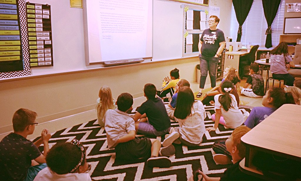 dhe176_178's tweet photo. Talking and about how to write letters #WRITINGROCKS @DHElementary https://t.co/H6VJ37aftQ