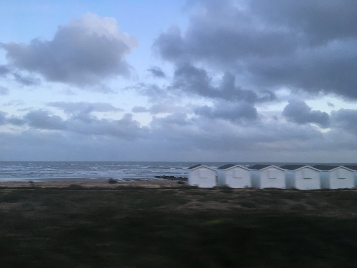 East in the sunshine &amp; showers on the best railway journey for <a href="/TBSHastings/">The Big Sleep BUBBLE Hastings</a>. Looking forward to seeing <a href="/SeaviewProject/">Seaview</a> friends &amp; @Edboxall bedtime story.
Reach out for #Homeless folk. #endhomelessness.