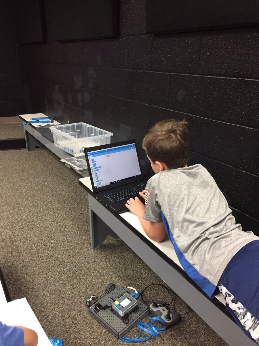 ALESFalconbots's tweet photo. Falconbots are hard at work building, documenting their design process, and checking out the new VEXcode IQ Blocks. #AshlandSOAR #AshlandRobotics https://t.co/S6v3HR8H7Z