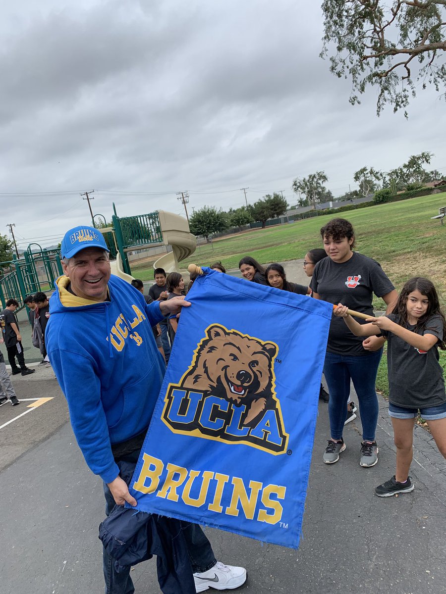 DrCarlosLHCSD's tweet photo. #LHSD- Sierra Vista No Excuses University in full display, college going culture alive! Cloudy skies won’t hinder the pride!@DrC_LaHabra @LHSchools @svpanthers_lh https://t.co/2Kie0lU48E