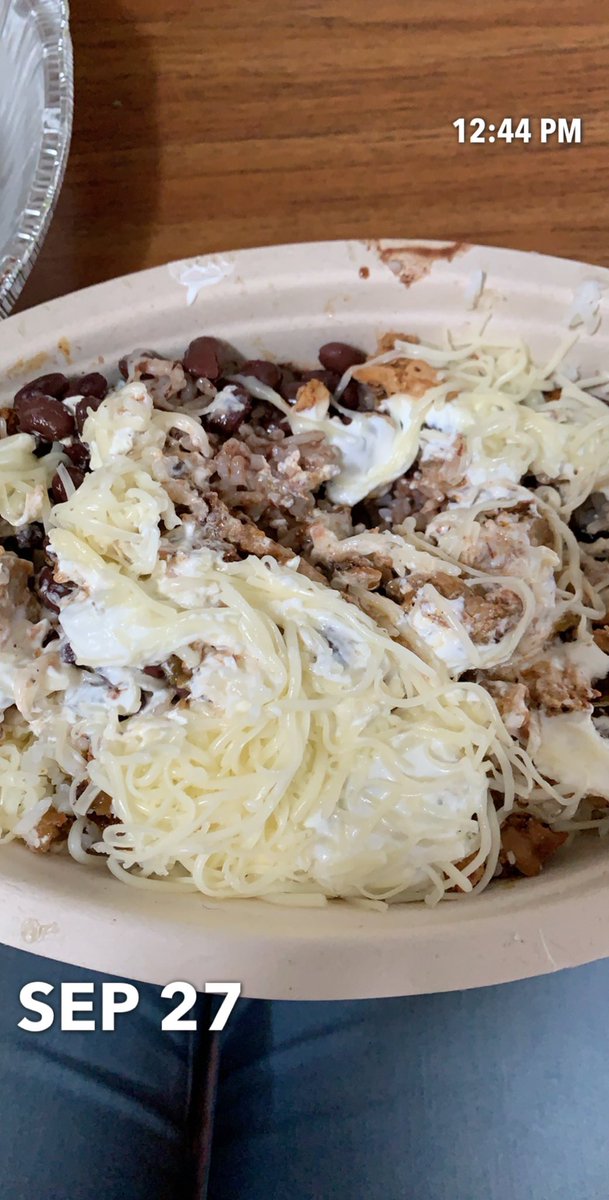 TableTalk15's tweet photo. Missing two key ingredients @ChipotleTweets!! Super bummed and compromising flavor and my lunch drive to pickup 🤬 https://t.co/LnHQC2V0vl