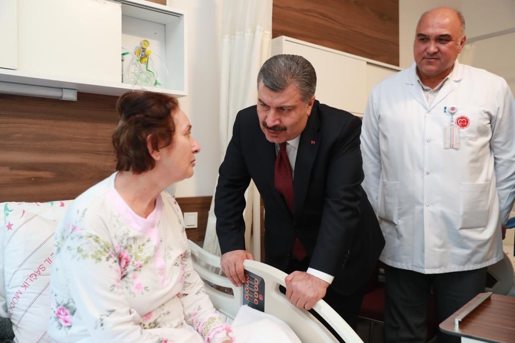 drfahrettinkoca's tweet photo. Mehmet Akif Ersoy Hastanemiz ile Silivri Devlet Hastanemizde incelemelerde bulunarak hastalarımızın ve hastanelerimizin durumu hakkında bilgi aldık. Depremin ardından hastanelerimizde herhangi bir sıkıntı söz konusu değildir. Sağlık hizmetlerimiz kesintisiz devam etmektedir. https://t.co/pvvTlFZIcX