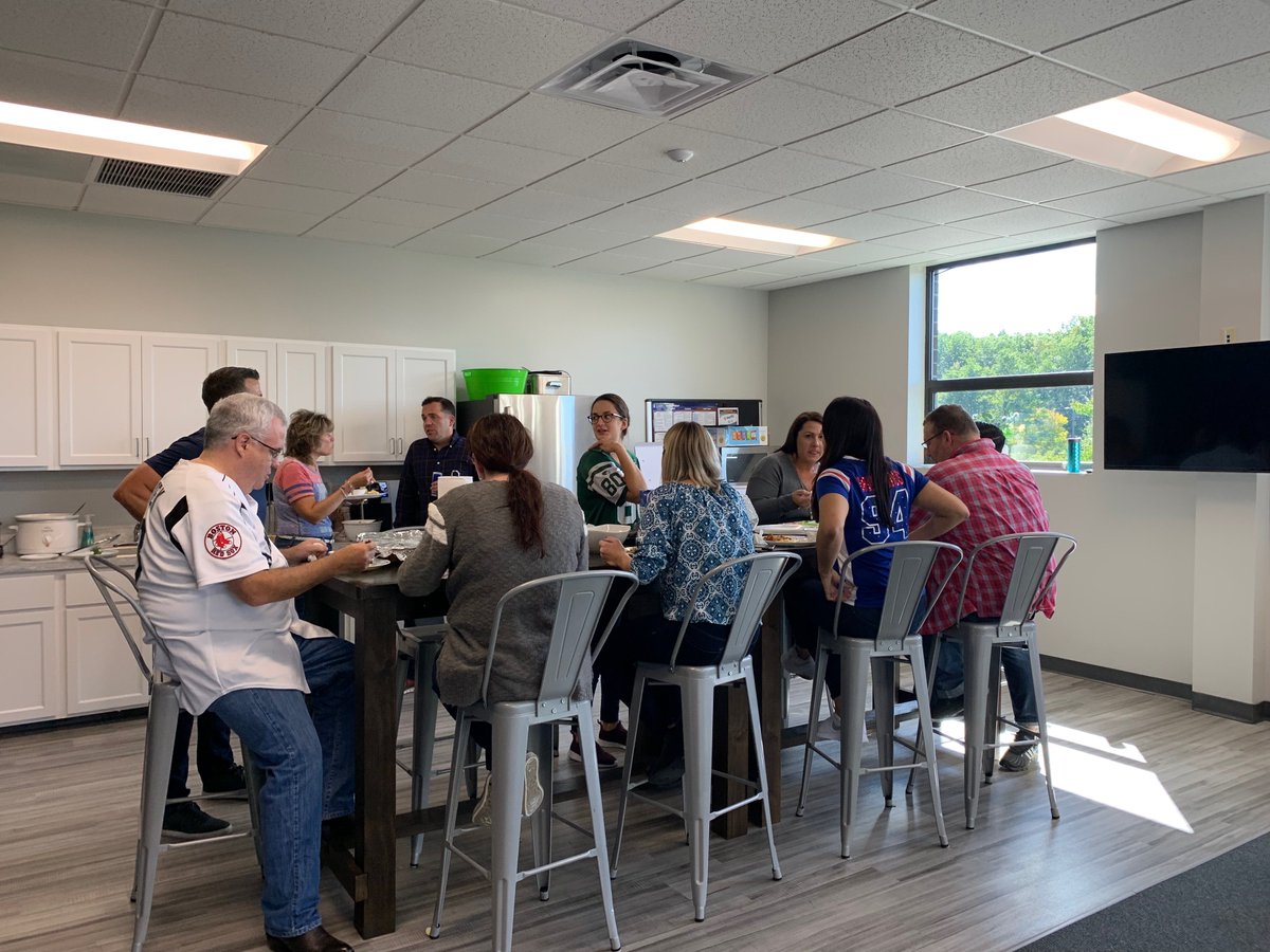 linium's tweet photo. We may root for different football teams, but we are all on team Linium! #liniumlife (Yes this was cheesy, but no Packer fans here!) https://t.co/IkvMgDOMD8