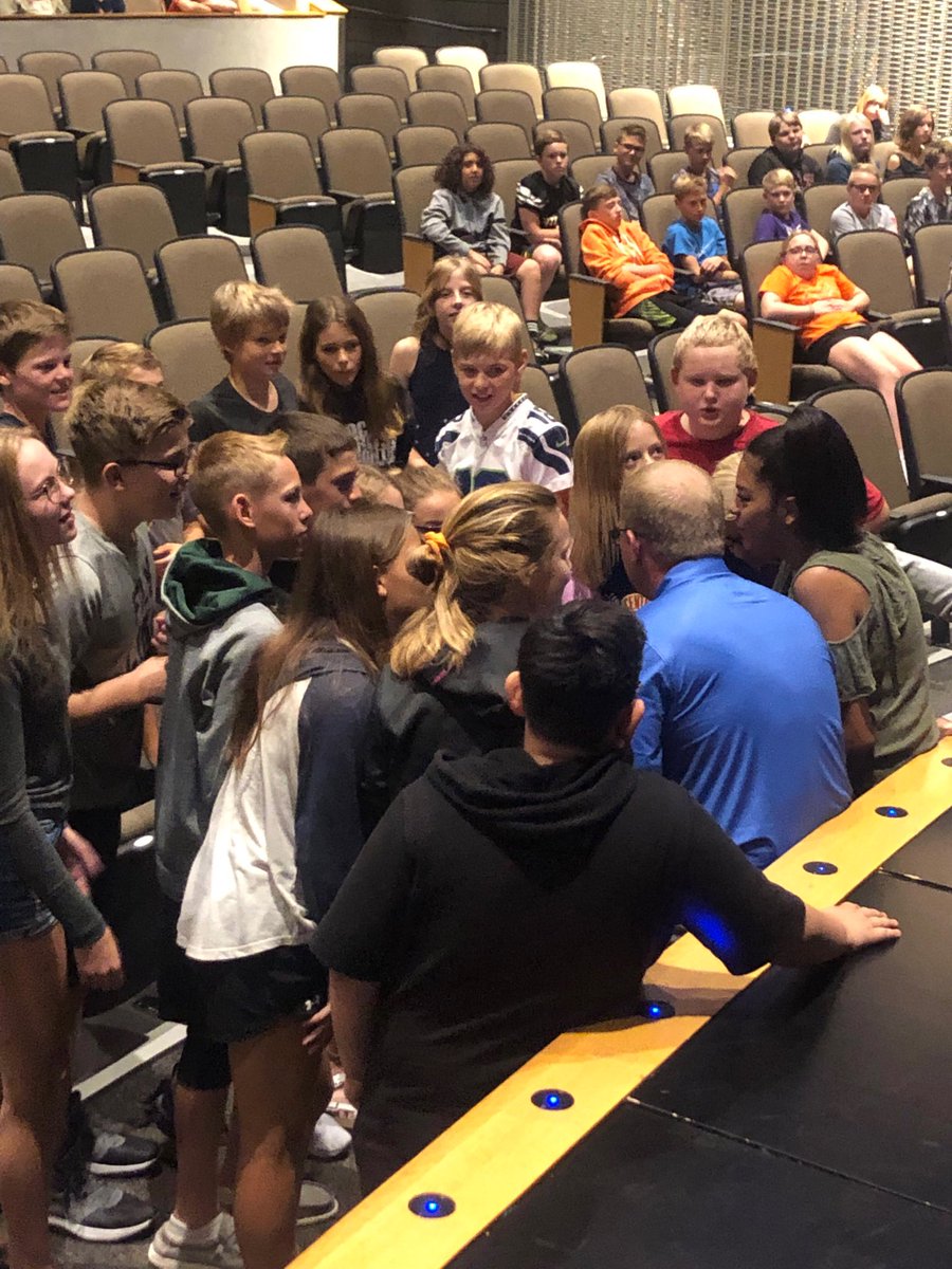NLSschool345's tweet photo. Our MS grade level meetings were presented as a ROAR Teacher Challenge to start off the school year with a friendly and fun competition! #NLSMSRocks #Isd345 #fallishere #ROAR #inspireeveryday @PrincipalTPerry https://t.co/r8HHdl31gy