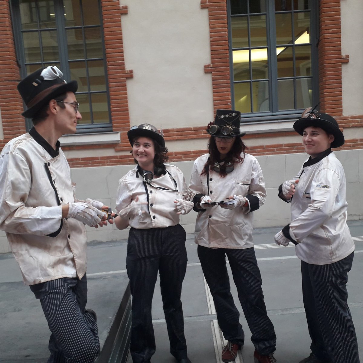 ScienceComedySh's tweet photo. #nec2019 on vous distribue des anecdotes scientifiques ! https://t.co/gbhjqNLxio