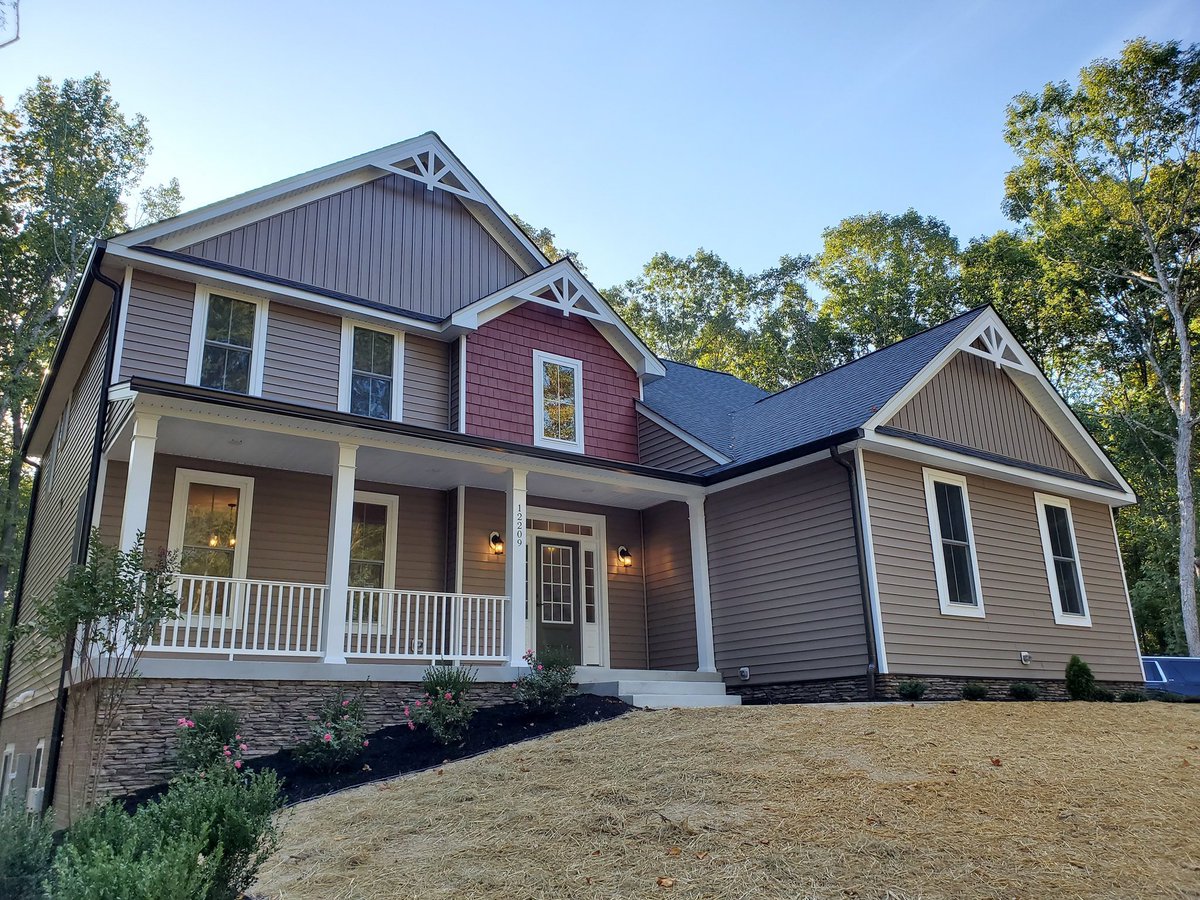 BuiltVa's tweet photo. Just a few pics of our model...(low whistle)...she's a looker! 
#PradeOfHomesFBurg #CustomHomeBuilderFredericksburg #2019POHFABA #BuiltRightHomesVA #FABA #FredericksburgAreaBuildersAssociation #TheAvery https://t.co/gOrTysuVft