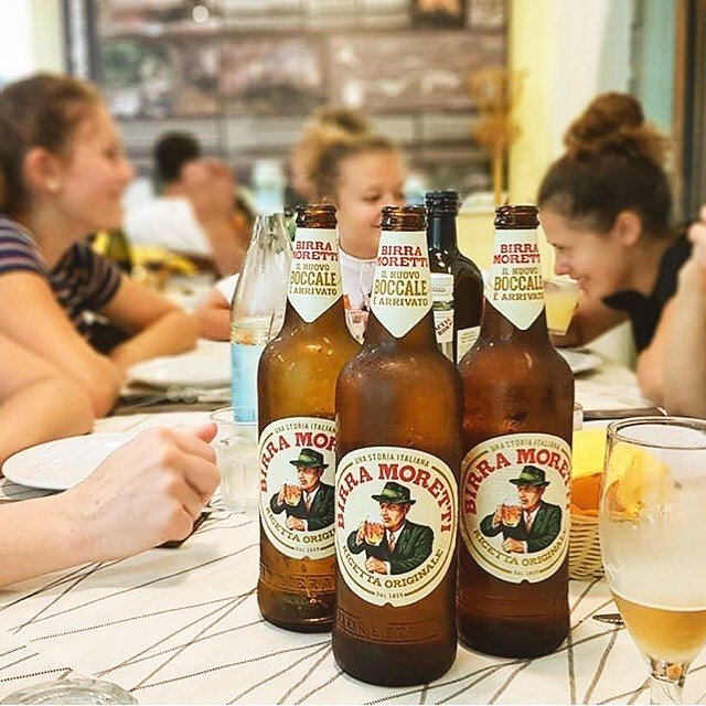 3’s a party 🍺🍺🍺 
Show us your plans this weekend #CosìSiBeve #Festeggiando
.
.
.
.
.
.
. 
Enjoy Birra Moretti Responsibly 
#Autumn #Fall #Autunno #Dining #Dinner #DinnerParty #Festa #Chalice #CosìSiBeve #Birra #Italia #Italy #NewYork #Beer #Baffo #🇮🇹 #🍺
