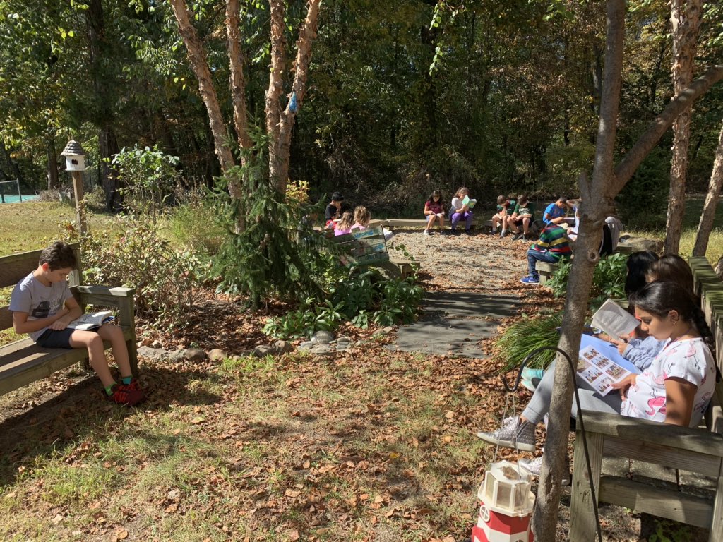 Forst4th's tweet photo. Peace Garden Reading! The more you read, the better you’ll be! @HilldaleSchool @MontvilleTwpSch #hilldalehuskies https://t.co/brkNjeNOPA