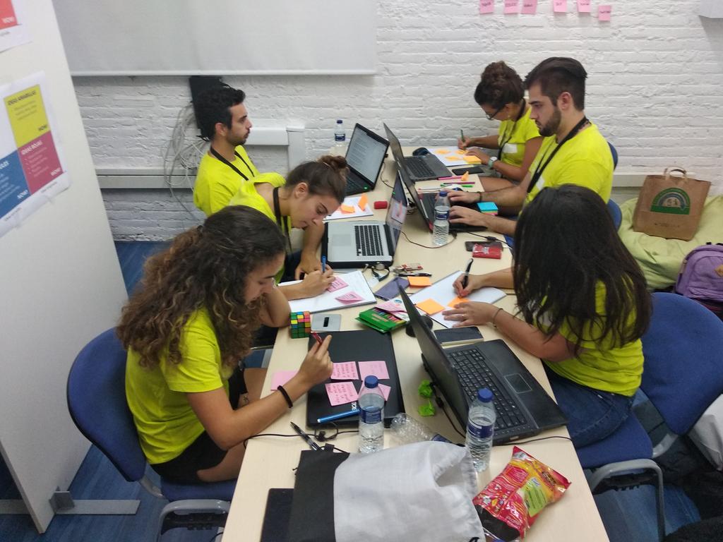 manuelaborda's tweet photo. 🤫 En pleno proceso creativo.
🤔 Apasionante reto el que ha lanzado Kamax.
🕗 Ya llevamos 5 horas #InnovayAccionBusinessChallenge2019 #hackathonValencia https://t.co/VSvI5EDOol