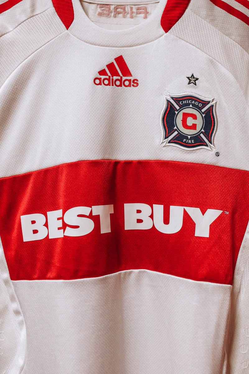 ChicagoFire's tweet photo. A little piece of Bridgeview.

RT for a chance to win this @calencarr 2009 kit and 2 tickets for #CHIvTOR. https://t.co/LRi6UNyUoz