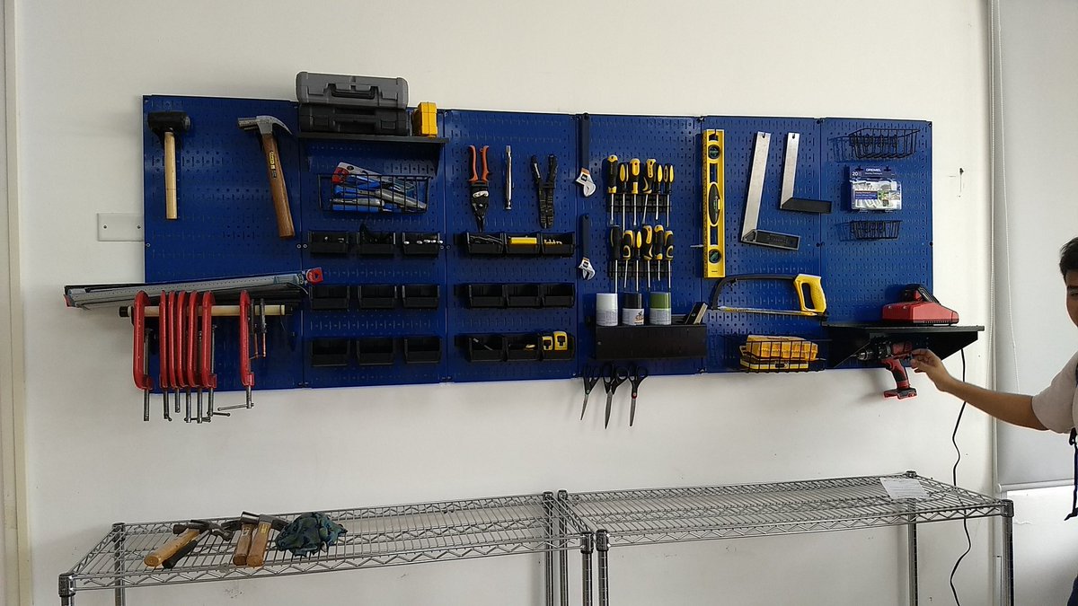 WHatcher1's tweet image. @isppanama tech lab is getting organized! #wallcontrol