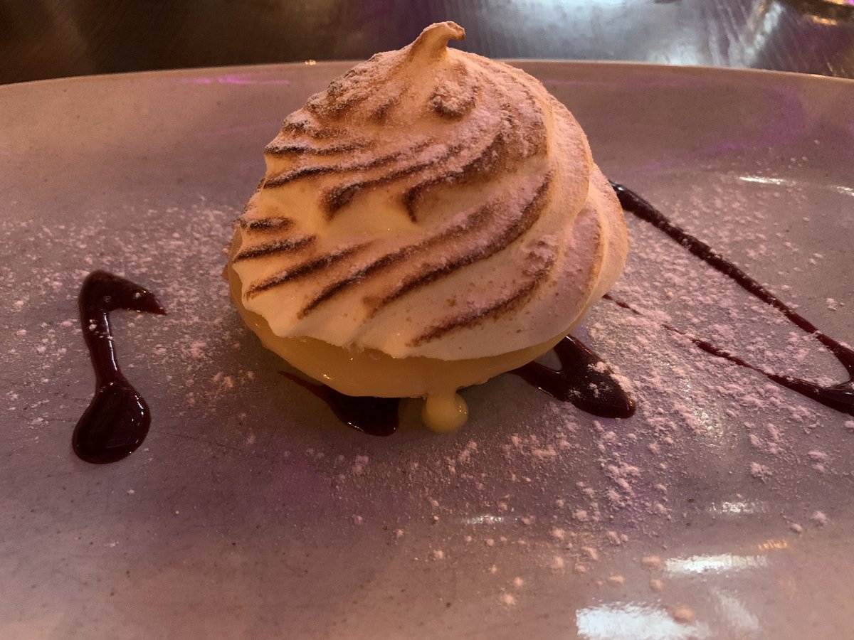 DavidWilding271's tweet image. Time for a spot of pub #diningwithdavid - I’m expecting my #soulmate @arkyairedale to arrive shortly ❤️