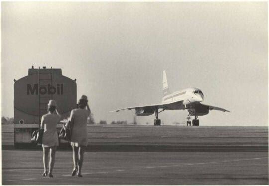 thelanjampod's tweet photo. An iconic shot of the #Concorde SST down in Darwin, Australia... what a gorgeous piece of machinery 

#70s #ConcordeSST #britishairways #fbf #flashbackfriday #aviation https://t.co/naaXgbxShP