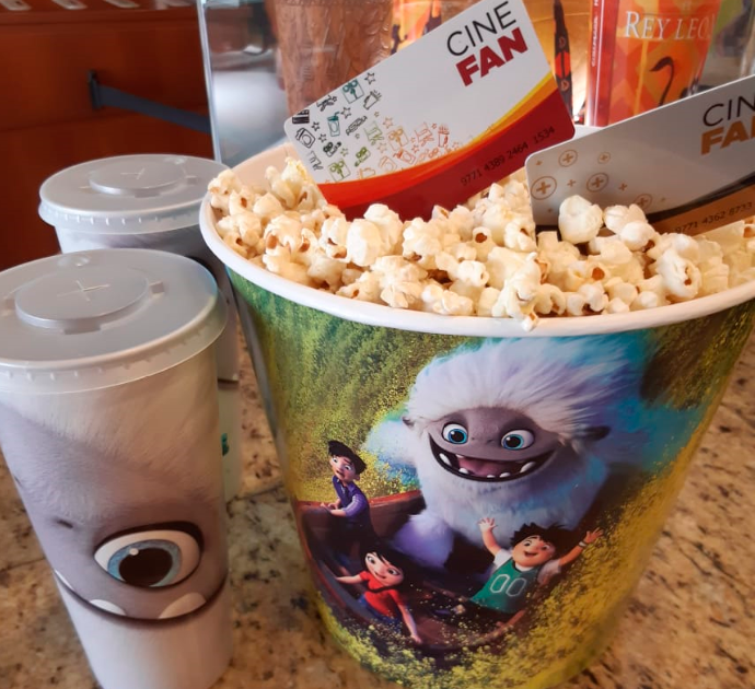 Cinemark_ar's tweet photo. Ya está disponible en todos nuestros cines el #ComboMega de #UnAmigoAbominable!
Como siempre, si sos #CineFan, tenés descuento 😎 https://t.co/4mHPkTY79j