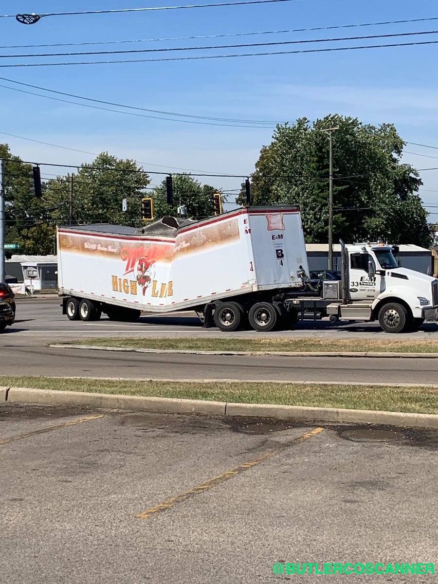 #FREEBEERFRIDAY Route 4 north bound at liberty Fairfield is completely shut down at the moment. Seek alternate route.