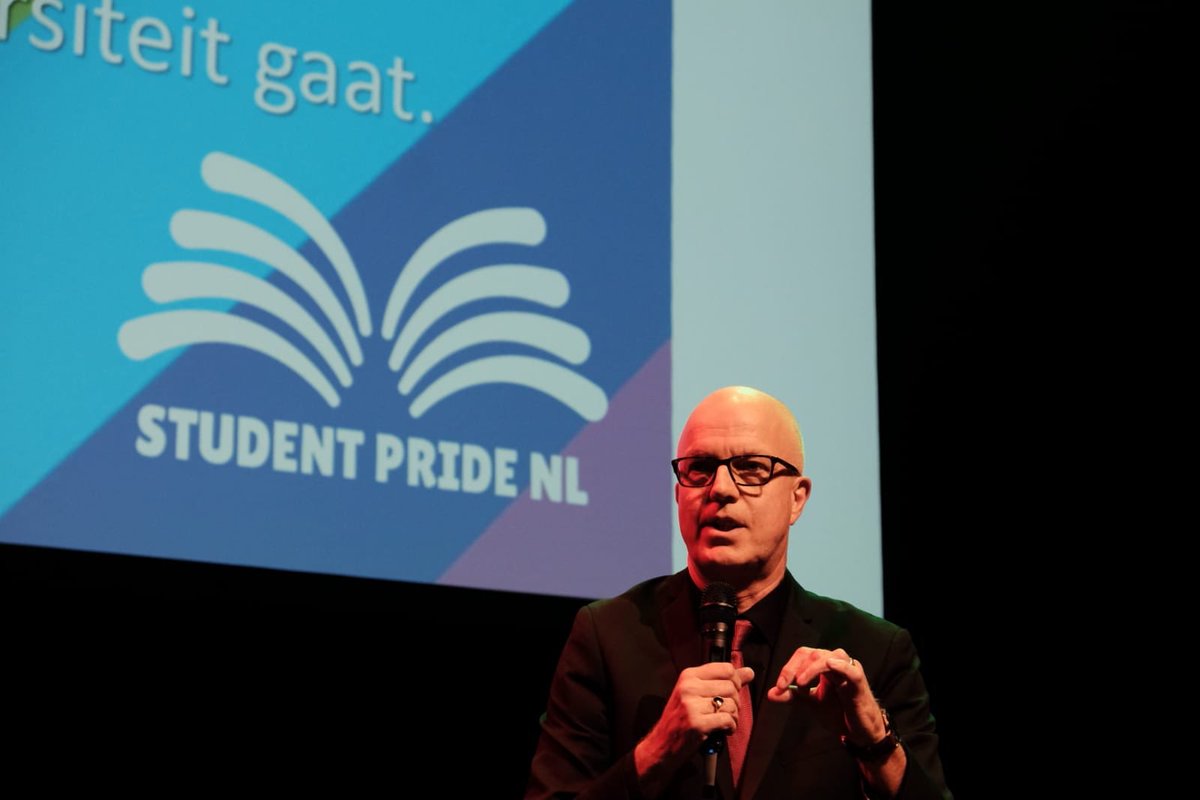 ronbormans1's tweet photo. Rotterdamse hoger onderwijs instellingen committeren zich aan #studentpride tijdens #confab2019 https://t.co/HvZiW8Q4Z1