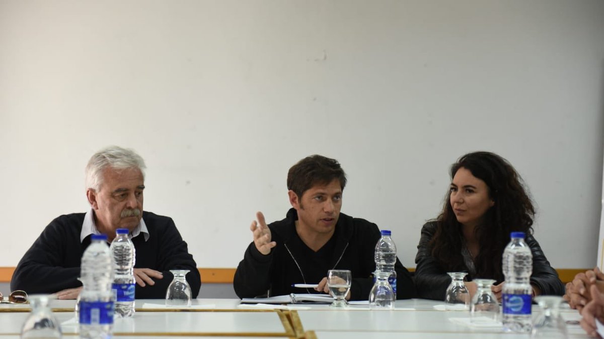 MarisolMerquel's tweet photo. Recibimos junto al intendente de #Saavedra @HugoCorvatta a nuestro candidato a gobernador @Kicillofok en #Pigüé. Encuentro en la Cámara de Comercio, Industria, Servicios y Turismo, con representantes de sectores productivos de la región. https://t.co/ePWiiPMRlO