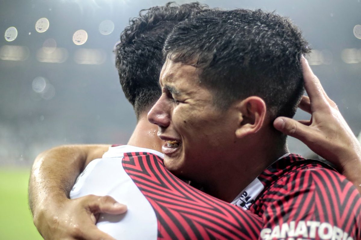 JoseALacher93's tweet photo. Me controlo bastante bien hasta que veo estas 3 fotos y no puedo parar de llorar https://t.co/lkK2R3dc2k