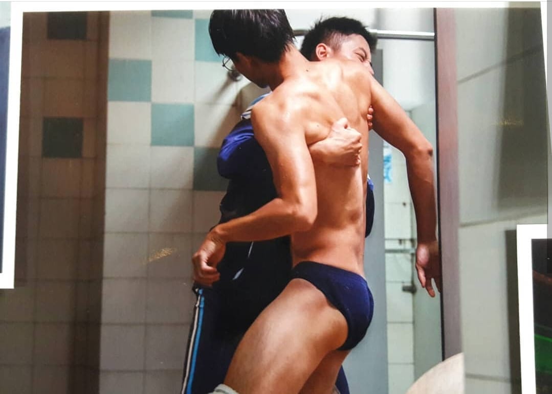centralboyslove's tweet photo. Curiosidade: durante essa cena de #HIStory2 Crossing The Line, Zach Lu estava apenas de sunga... https://t.co/T4lFJqyLNh