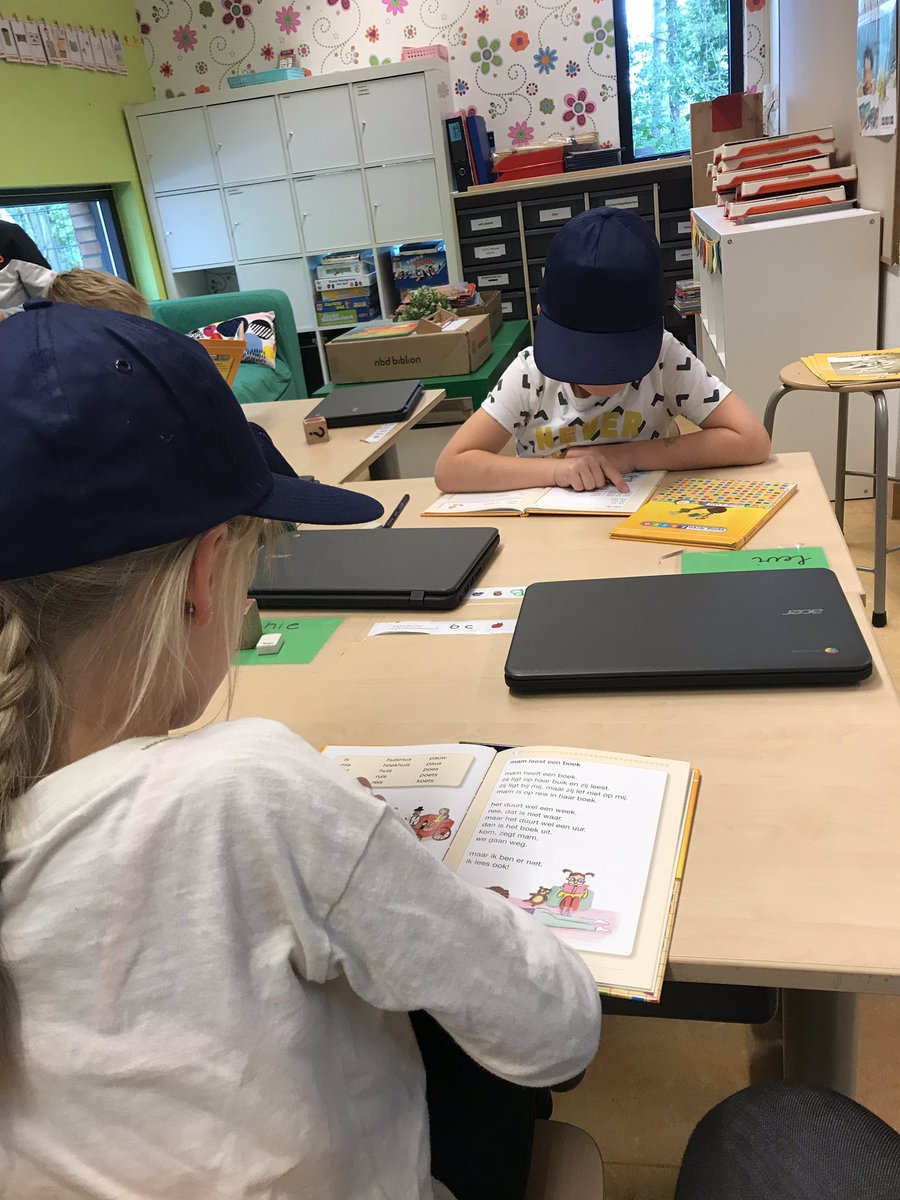 In groep 3 werd vandaag het woordje ‘pet’ geleerd! 🧢 #pettendag #lezen