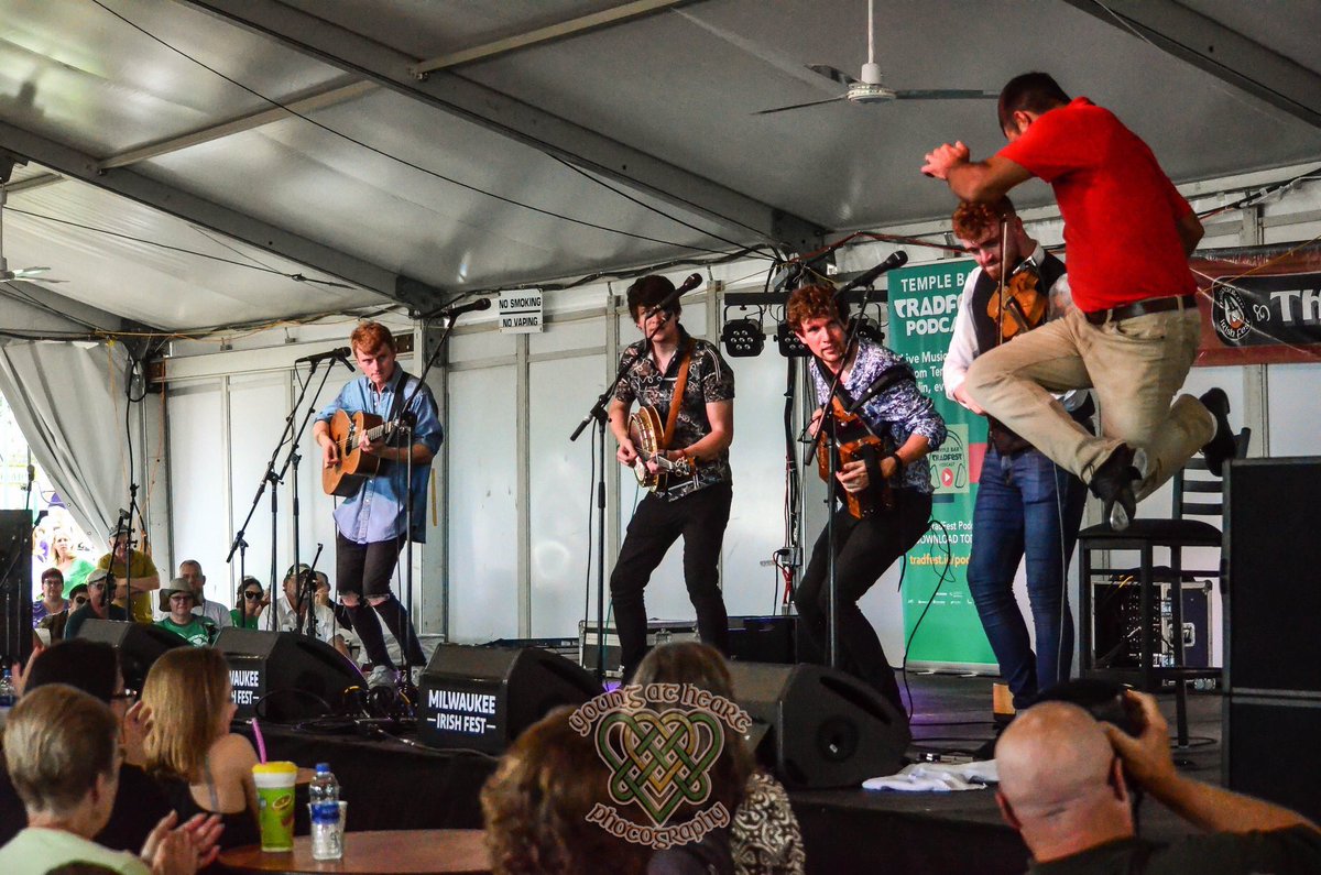 BoxingBanjo's tweet photo. Jumping into the weekend!🕺🏻
Happy Friday everyone!😎
#weekend #milwaukeeirishfest #boxingbanjo https://t.co/wYgN4gEGxw