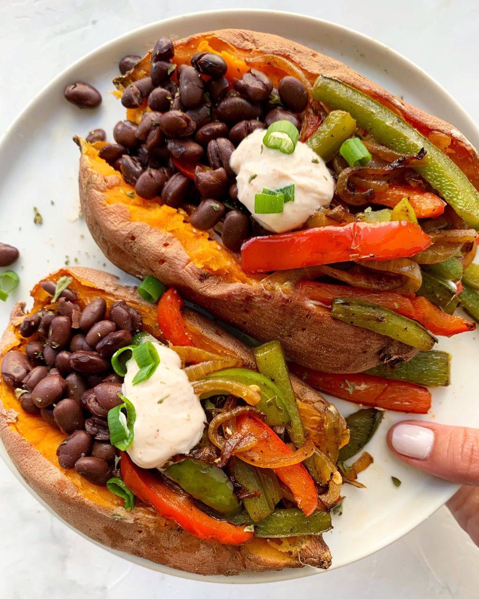 Southwestern Stuffed Sweet Potatoes blog.grit-well.com/2019/09/27/sou…
