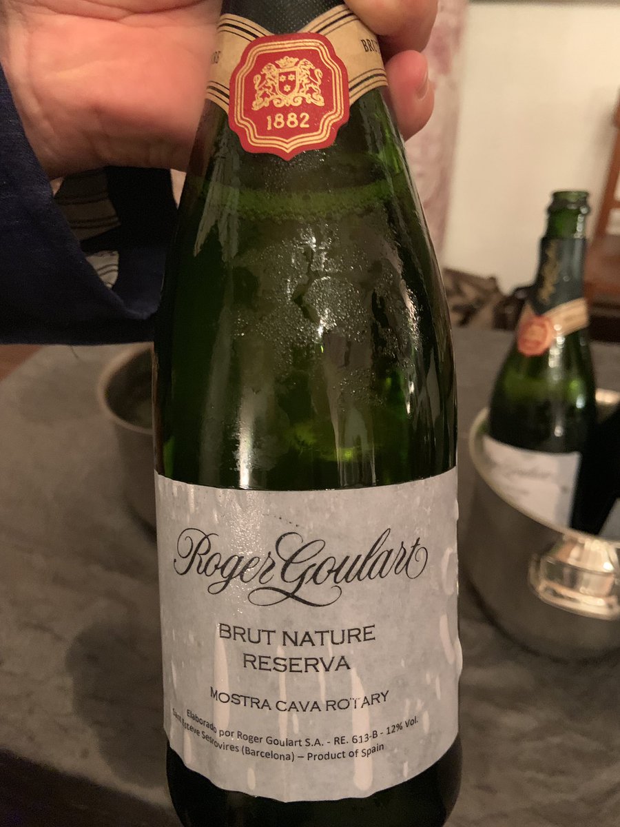 Tria del cava rotary solidari en favor de la erradicació de la pòlio. Uns gran nit rotaria per una bona causa.