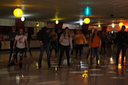 AugieRec's tweet image. Late Night Rollerskating is tomorrow night from 10:30pm to 12:30am @ Skate City (2901 W 3rd St), $3 per person. Do you have a #djrequest? Comment below! #rollerskating #pleasedontstopthemusic