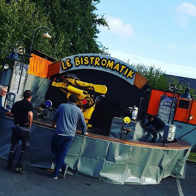 LaFabriqueRafCo's tweet image. Derniers préparatifs pour le #FestiLab ! Installation du #Bistromatik en cours ! 🤖 instagram.com/p/B27BNvHnZyE/