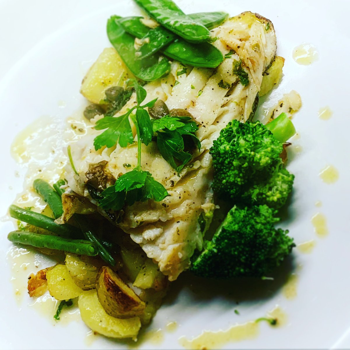 DadCookingwith's tweet photo. Stunning! So simple so tasty check out our insta for the recipe #fishdish #eatmorefish #cod #capers #lemon #parsley #butter #foodie #foodiefam #rt #plsrt #plsfollow https://t.co/xW40QGk3ks