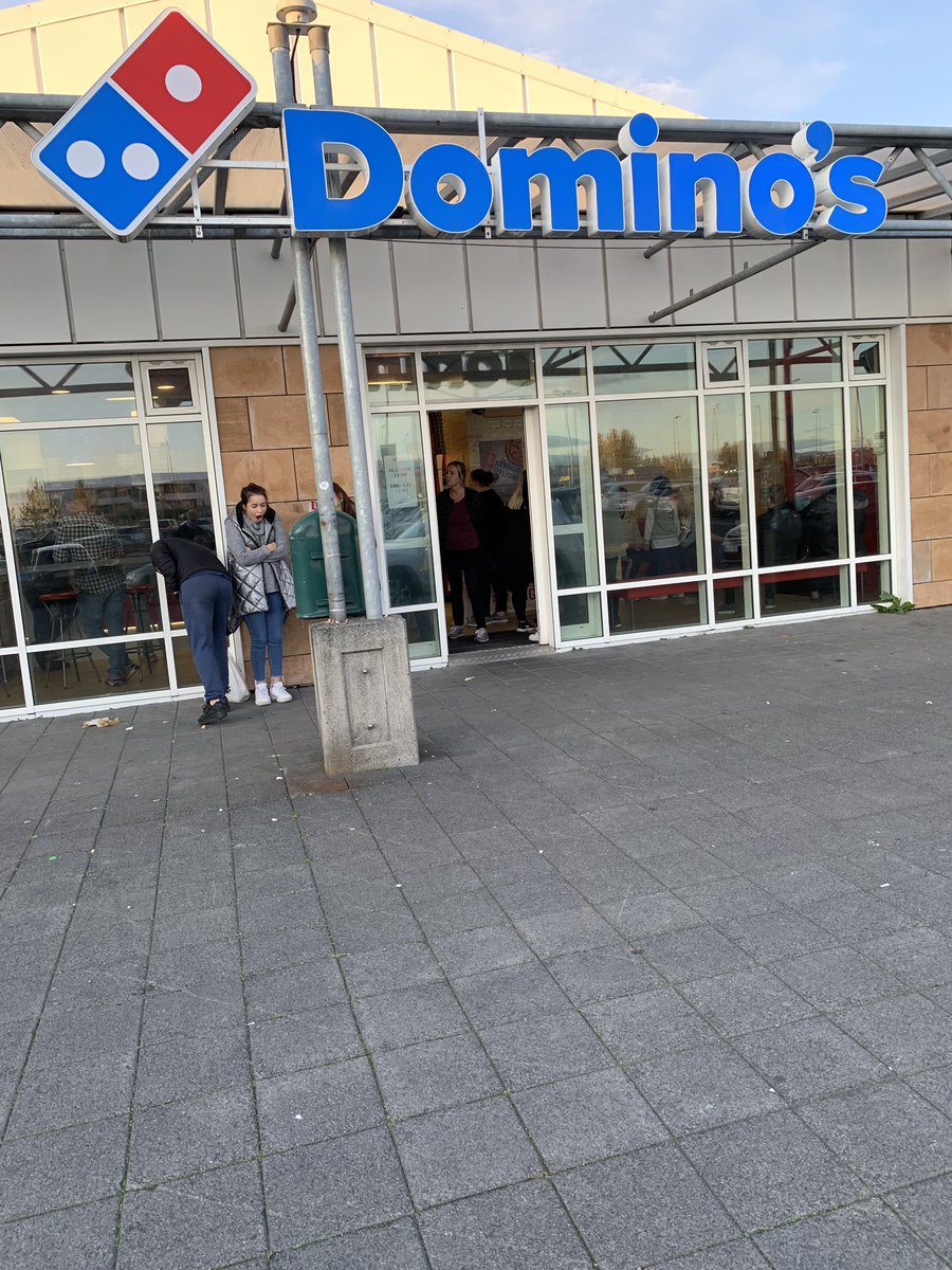 Það eru mega margir að kaupa pizzu !@DPISL