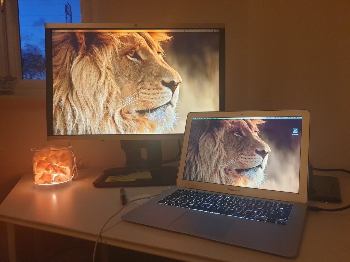 JSper14's tweet photo. Is this not the cosiest corner desk ever? ☺️ https://t.co/Uyd6nG3bTq