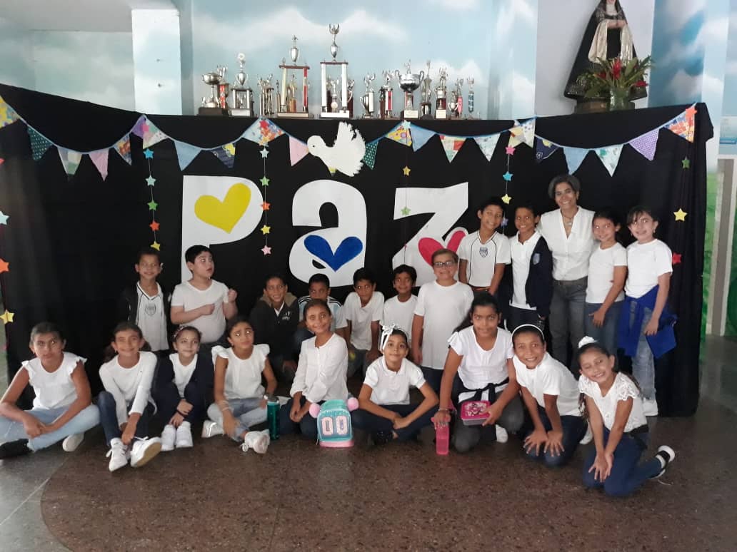 CRAjuanito's tweet photo. En @sedejuanito celebramos La Paz @colegiojuan23 https://t.co/ClWGCO0FBM