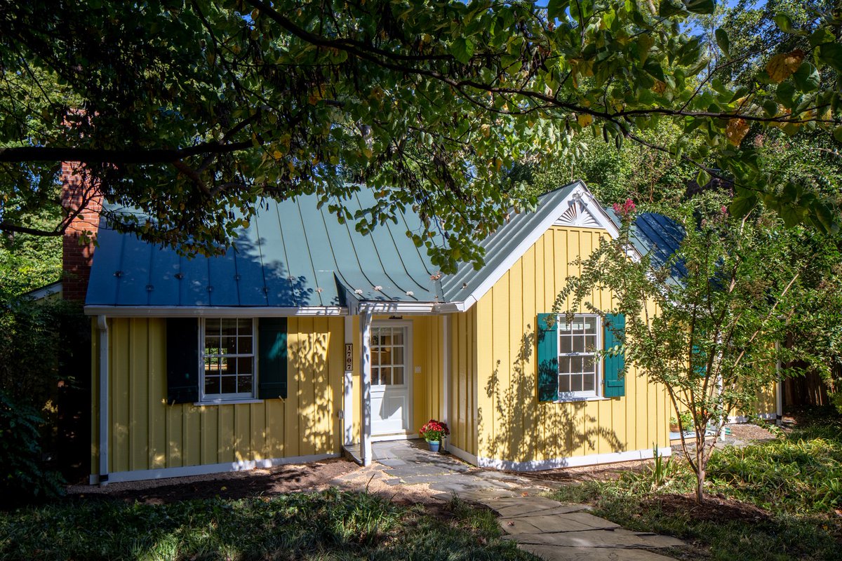 FEATURED FRIDAY: 

Nester Andrea Hubbell brings us this week's featured listing. Andrea shares, "This is truly a fairy tale cottage...the setting and details will charm you!" Learn more: nestrealty.com/1707bruce