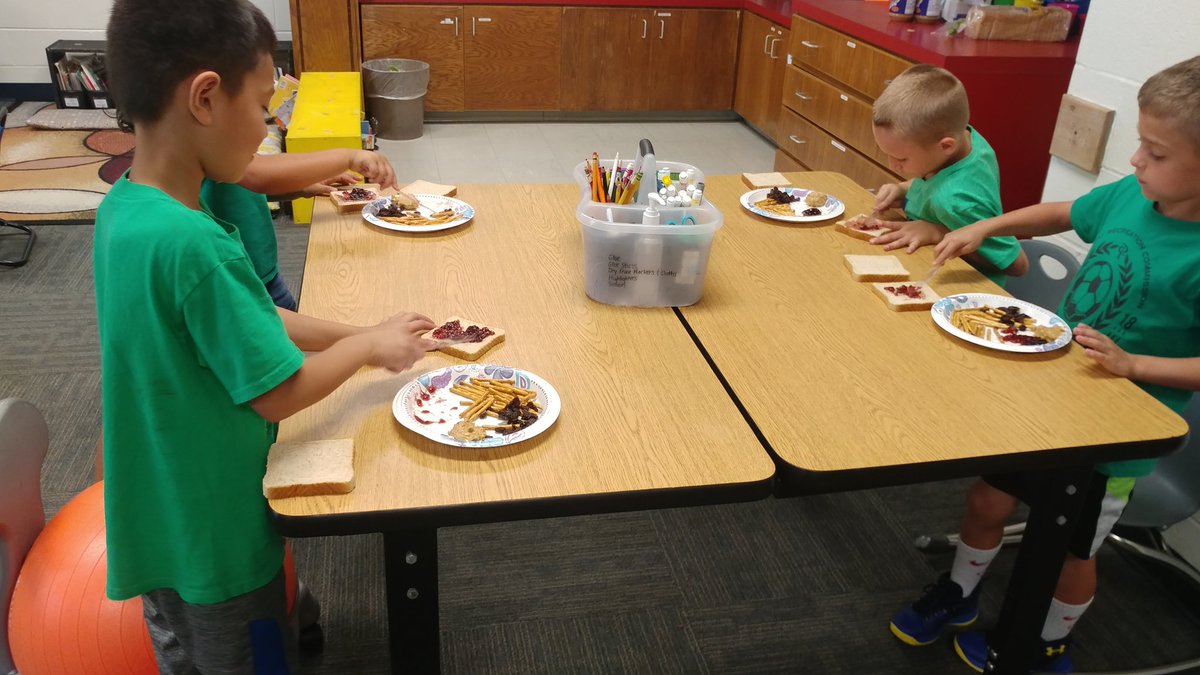 Robyn_2ndGrade's tweet photo. S's learned about earth's crust, earthquakes and how mountains can form in the process. #dhefamily https://t.co/WGKc1pyVht