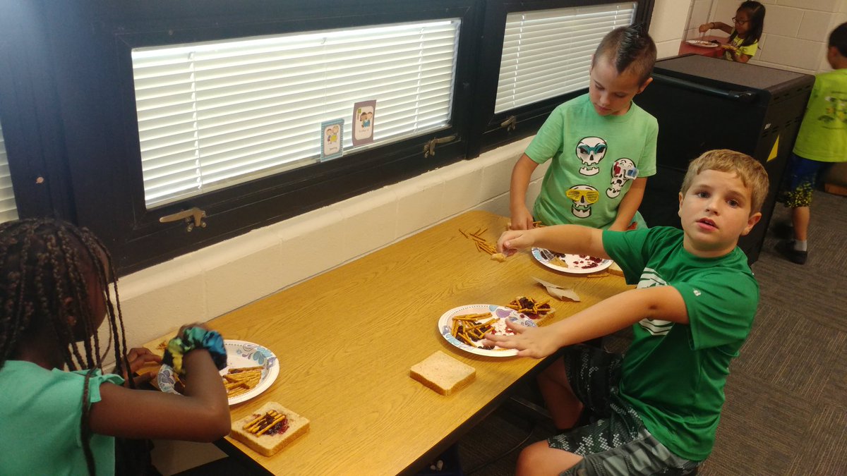 Robyn_2ndGrade's tweet photo. S's learned about earth's crust, earthquakes and how mountains can form in the process. #dhefamily https://t.co/WGKc1pyVht
