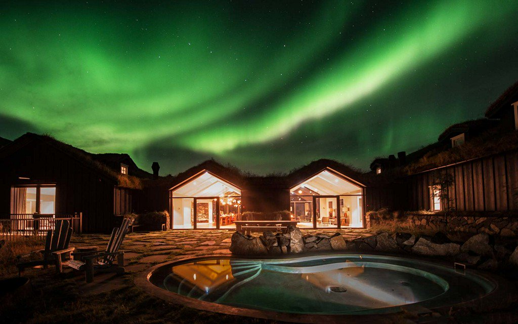 TravelLeisure's tweet photo. Take a Hot Bath Under the Northern Lights at This Remote Icelandic Hotel https://t.co/8kuuLB2Qur https://t.co/aT0N8Nue7f