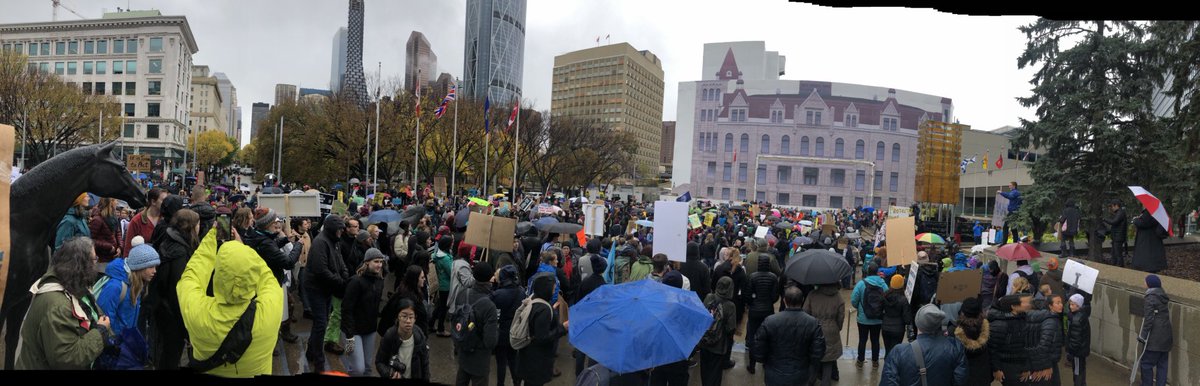 AngDean23's tweet photo. Terrible weather isn’t stopping #climatestrike #yyc! ❤️🌎❤️ https://t.co/5OaBkXLXMR