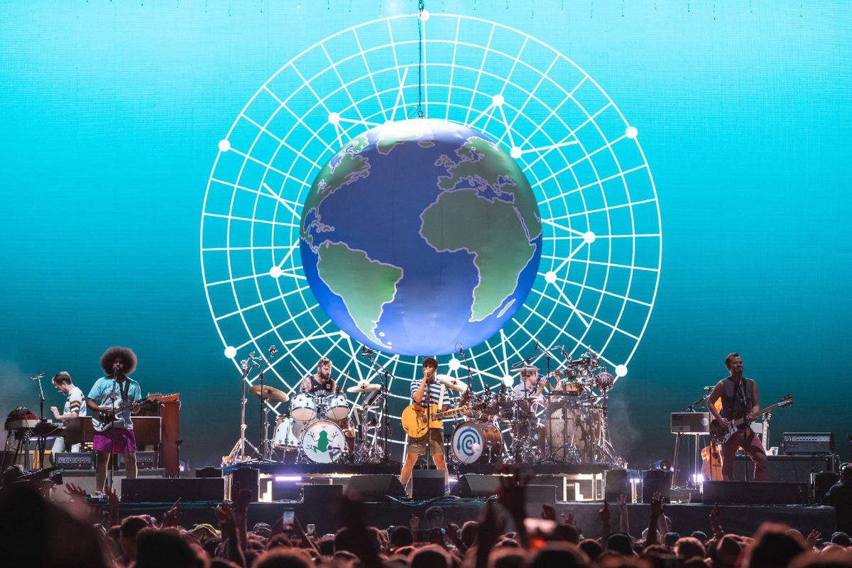 lifeisbeautiful's tweet photo. We belong together, @vampireweekend 🌎 #LifeisBeautiful2019 https://t.co/KIRnAPR7TN
