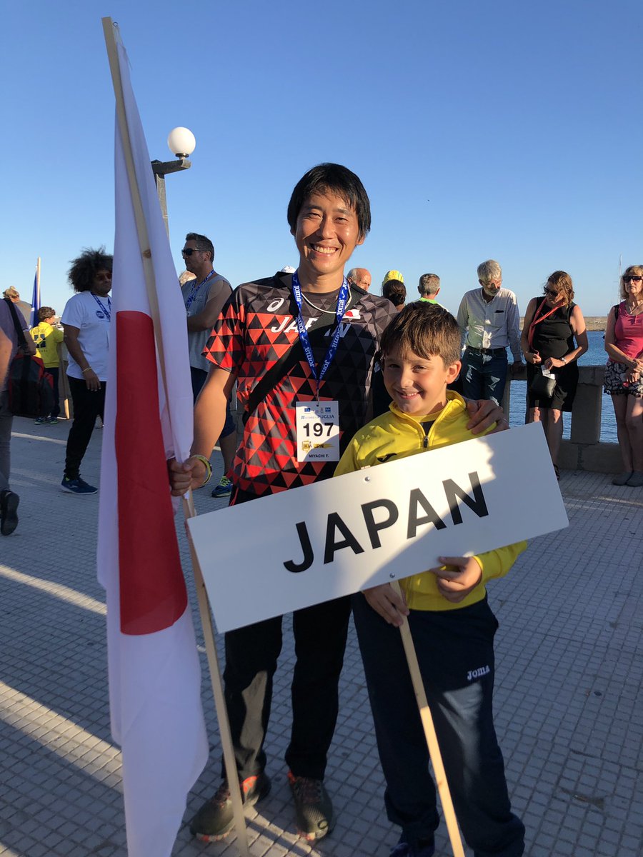 FUJIOMIYACHI's tweet photo. マスターズマウンテンランニング世界選手権開会式。
#mountainrunning #worldmastersmountainrunningchampionship #italy #leuca #galianodelcapo #ciolo #openingceremony #japan #sunset
@corsainmontagna @WMRAmountainrun https://t.co/WUsVYOaWdN