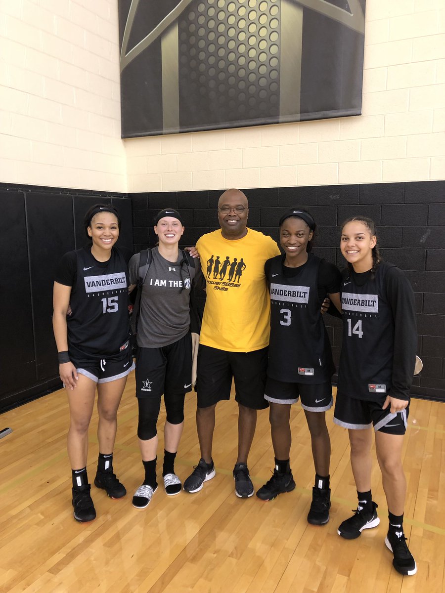 While near West End yesterday, I was able to stop in on a Vanderbilt WBB Practice. It was great to see former Power5, Tn Flight Players @BruhhNaeNae <a href="/Rachel_Bell_3/">Rachel Bell</a> (Alumni, now Pro) @jodyforever3 <a href="/akira_levy2/">Akira Levy</a> working hard towards a successful 2019/2020 season #Tnflightfamily